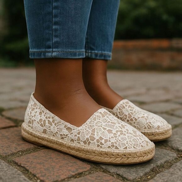 NEW Wild Pair Shoes 6 M White Lace Flats Slip On Comfort Sneaker Spring Summer - Picture 1 of 7